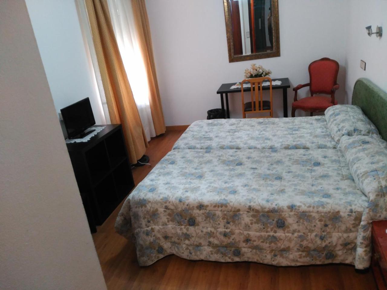 Hotel Vaqueros Лангрео Екстериор снимка