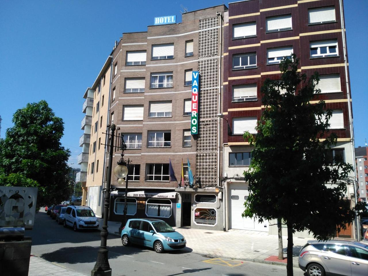 Hotel Vaqueros Лангрео Екстериор снимка